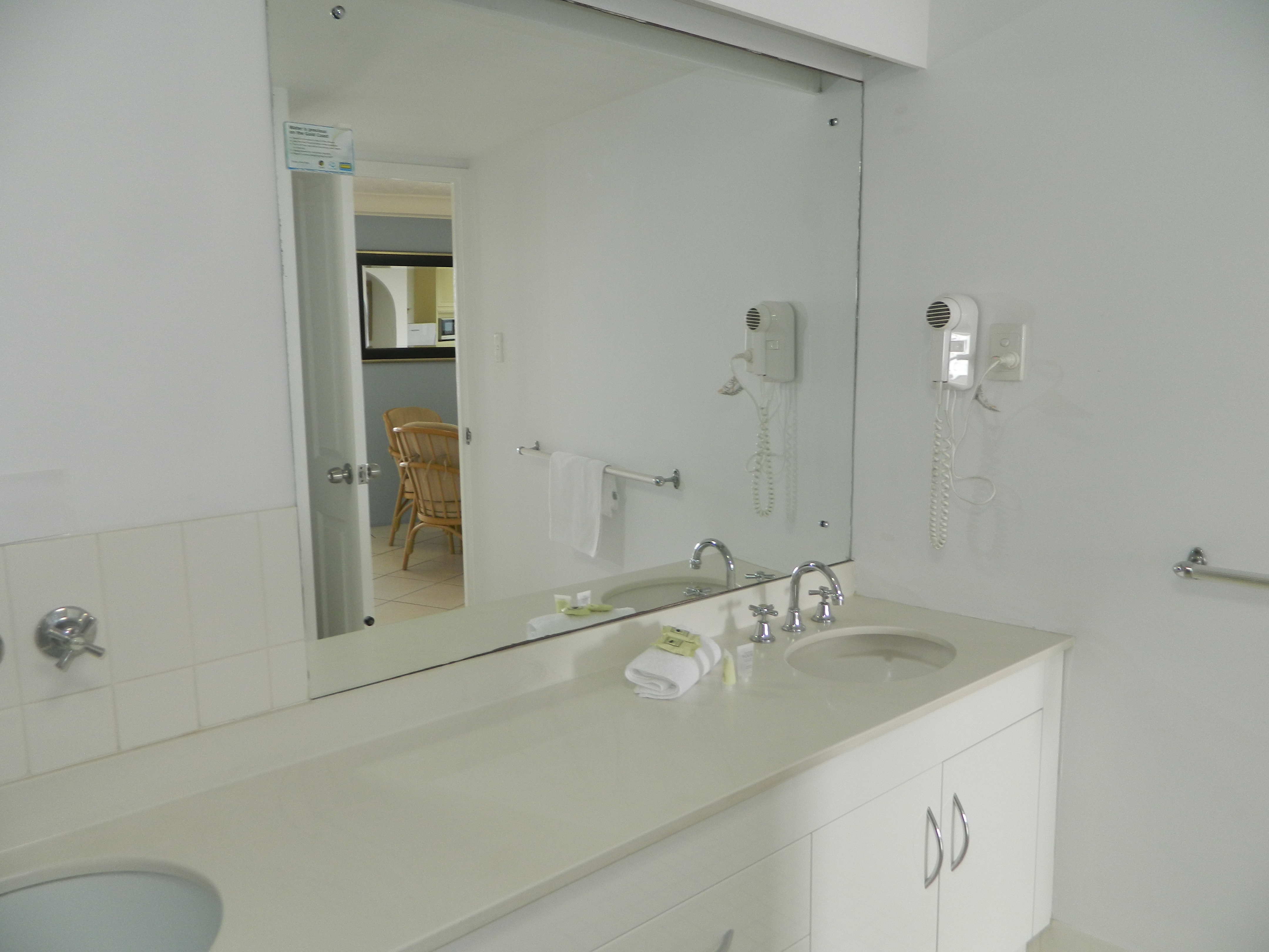 Royal Palm Resort Accommodation Bathroom