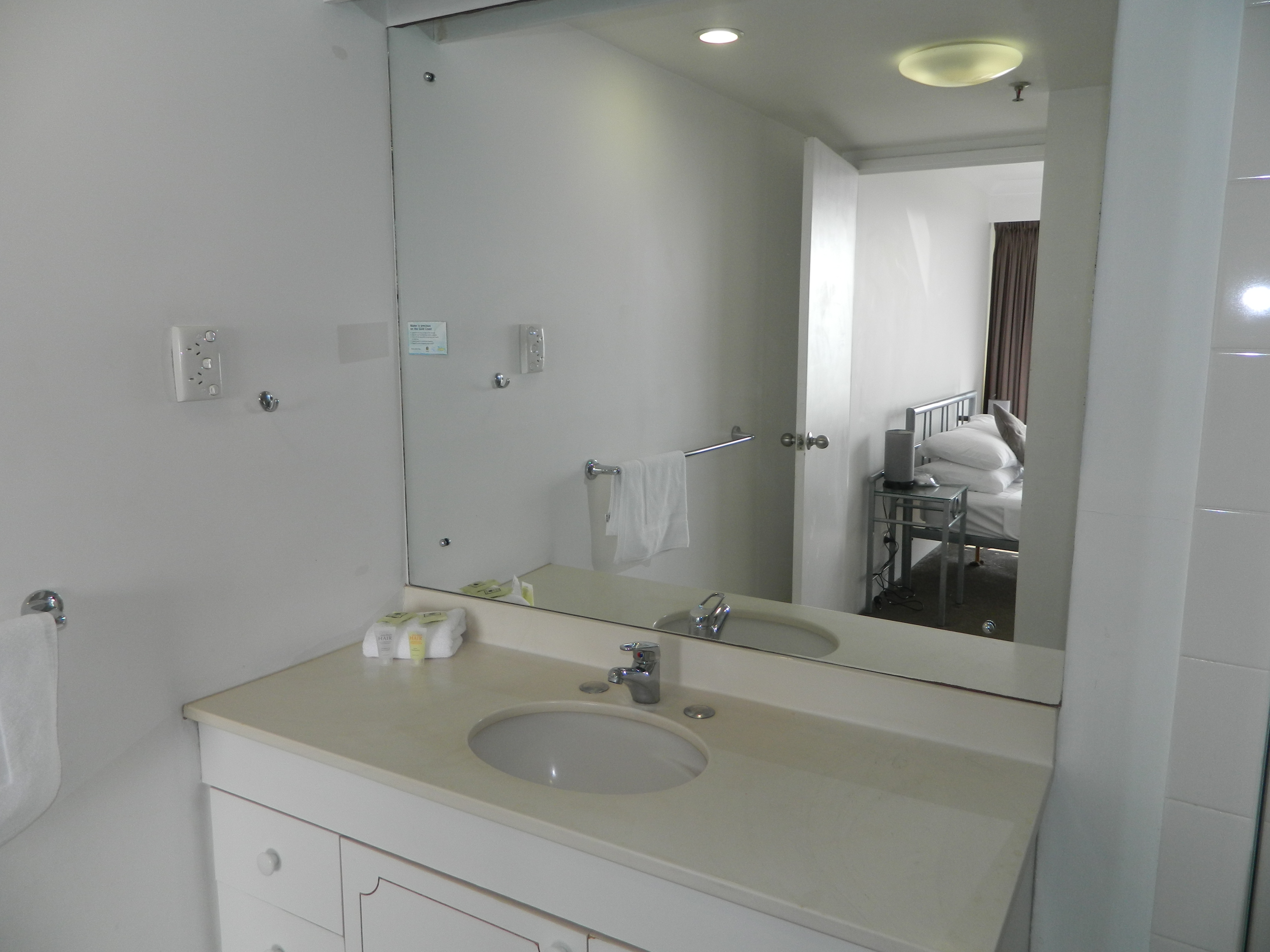 Royal Palm Resort Accommodation Bathroom