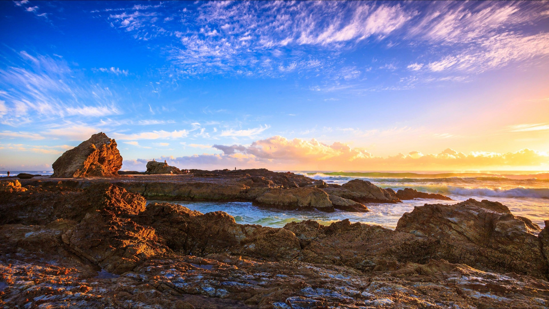 autumn-palm-beach-calm-season Golden-hour light over the rock pools at Elephant Rock, Currumbin, near Royal Palm on a calm autumn morning