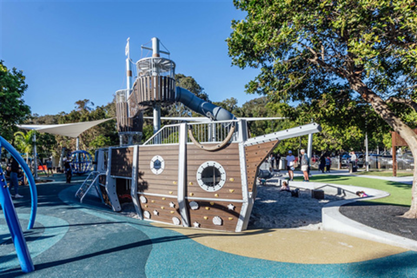 free-family-things-palm-beach-winter The free Pirate Treasure Island Playground at Palm Beach Parklands on a sunny winter day, a short walk from Royal Palm
